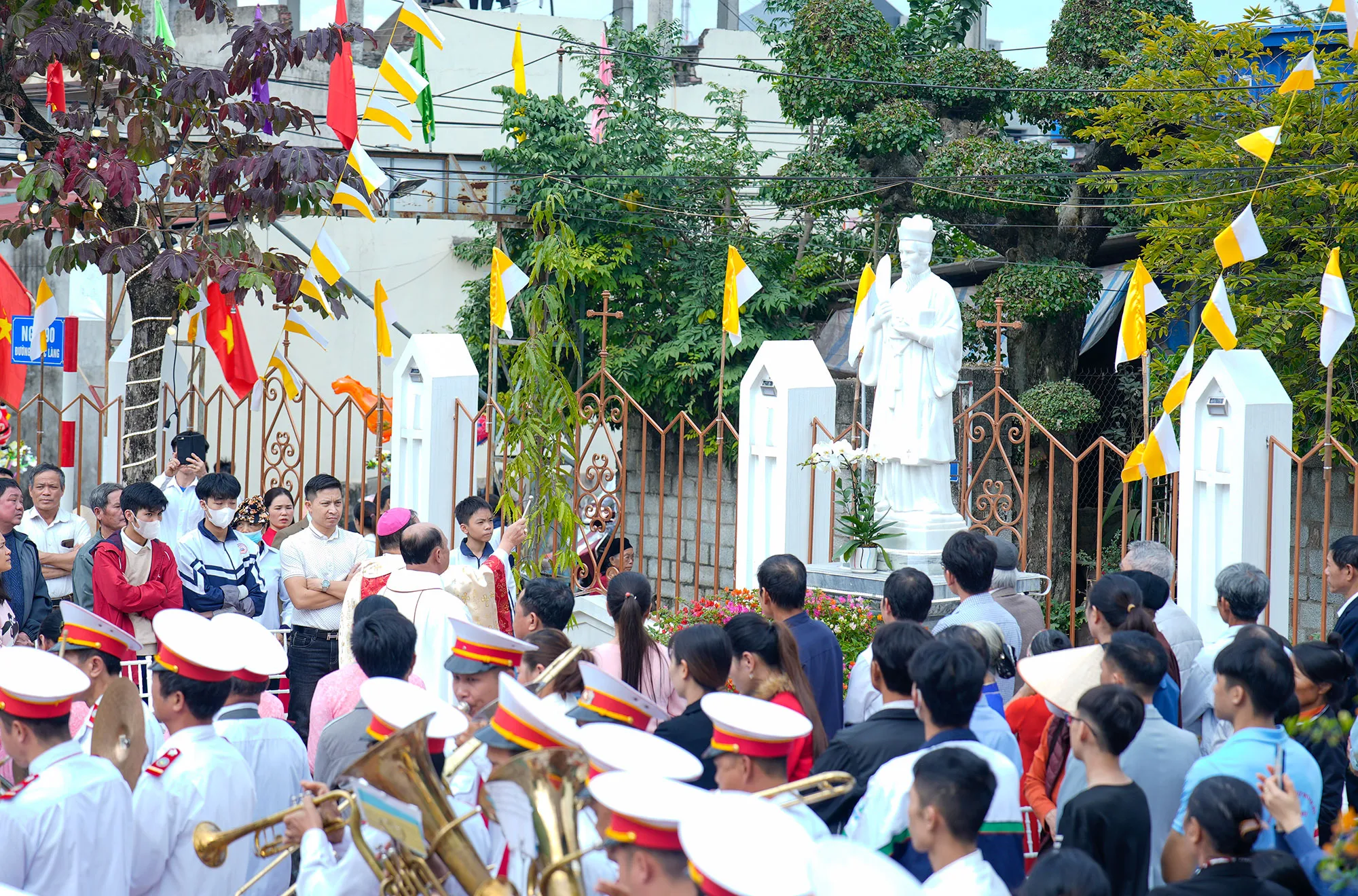 Noi gương Đức Mẹ và thánh Phêrô Lê Tùy